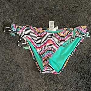 Amica low rise Aztec bathing suit bottoms. Size XL.